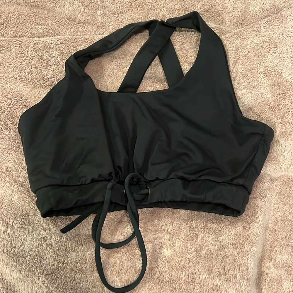STRUT THIS black tie sports bra